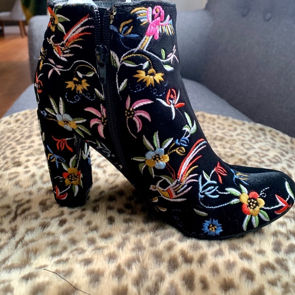 Embroidered Booties - Picture 2 of 6